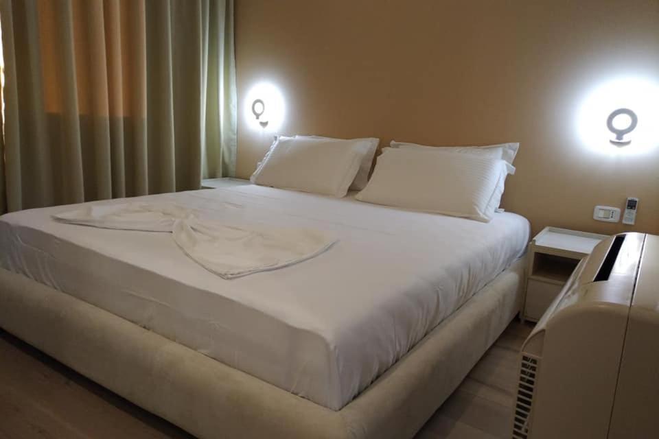 Deluxe Sea Apartment Vlorë Exteriör bild