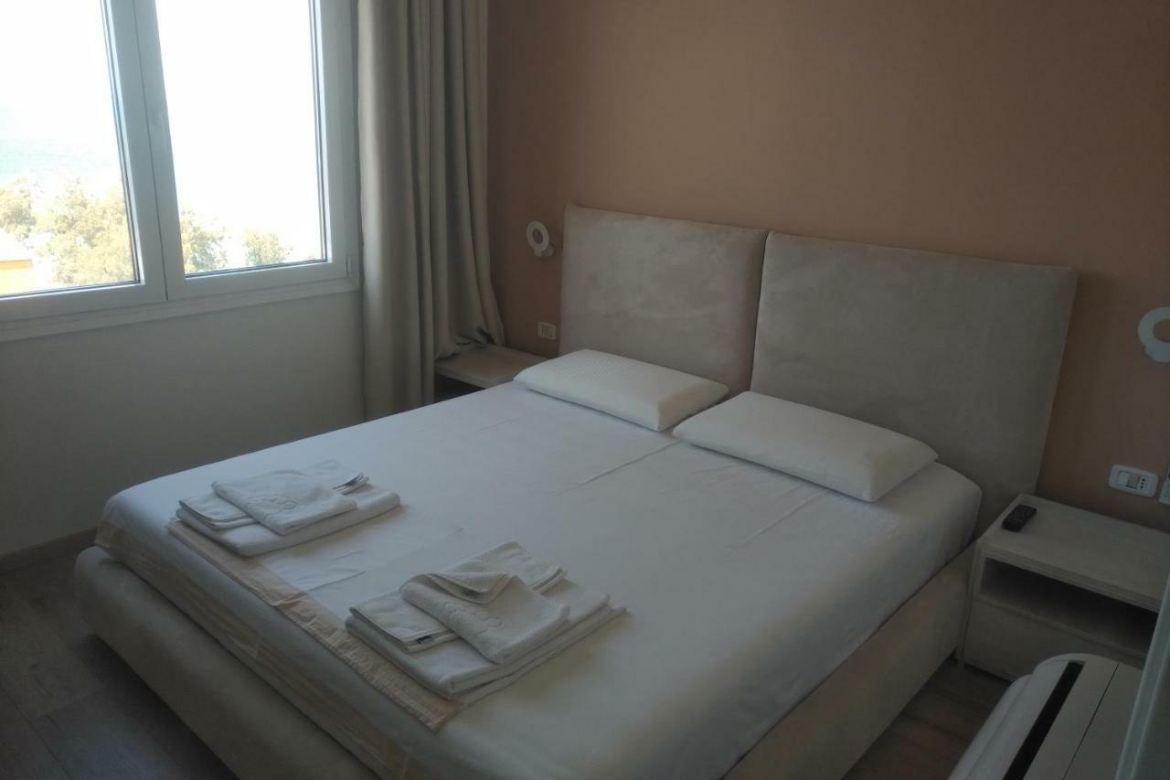 Deluxe Sea Apartment Vlorë Exteriör bild